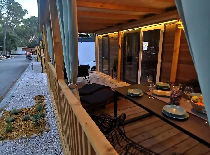 אתר קמפינג Innmare Mobile Homes