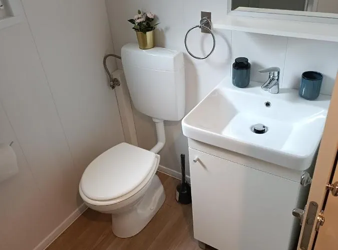 אתר קמפינג Innmare Mobile Homes *