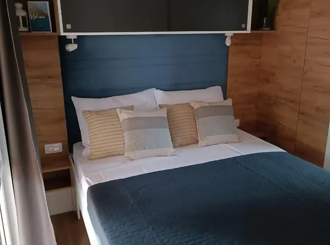 אתר קמפינג Innmare Mobile Homes *