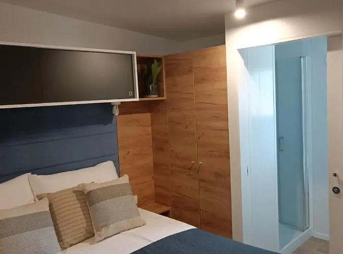 אתר קמפינג Innmare Mobile Homes *