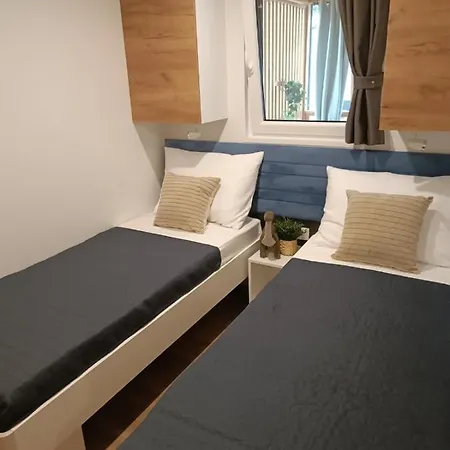 캠프장 Innmare Mobile Homes 비오그라드나모루